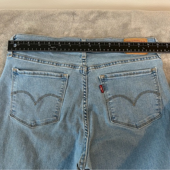 Levi’s 318 SHAPING WIDE LEG WOMEN'S JEANS Light Wash Color Blue Size 29 - Picture 11 of 16